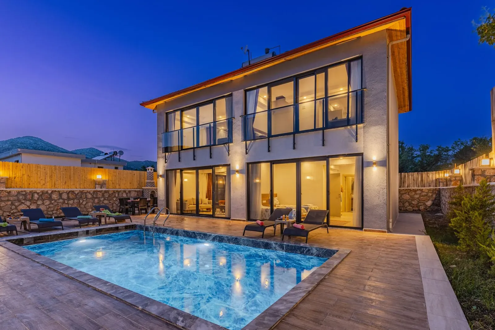Imóvel contemporâneo com piscina