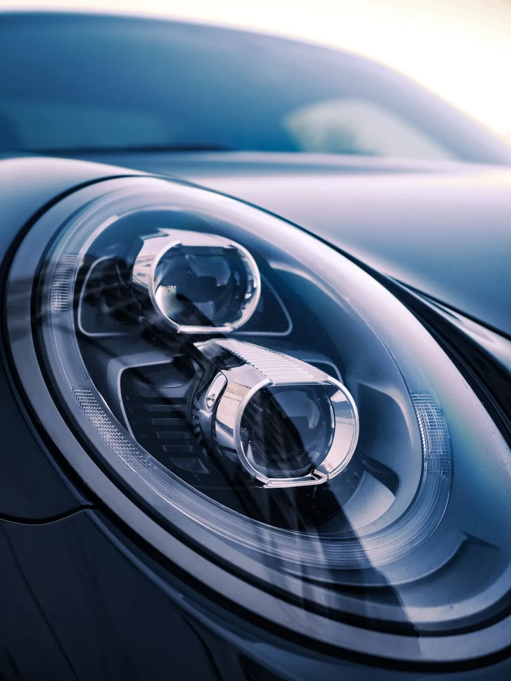 Detalhe do farol de um automóvel premium